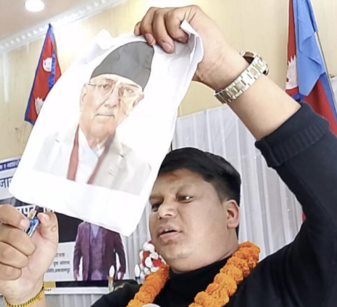 आफ्नो फोटो जलाउनेलाई पक्राउ गर्दापनि प्रचण्डले जनाए विरोध