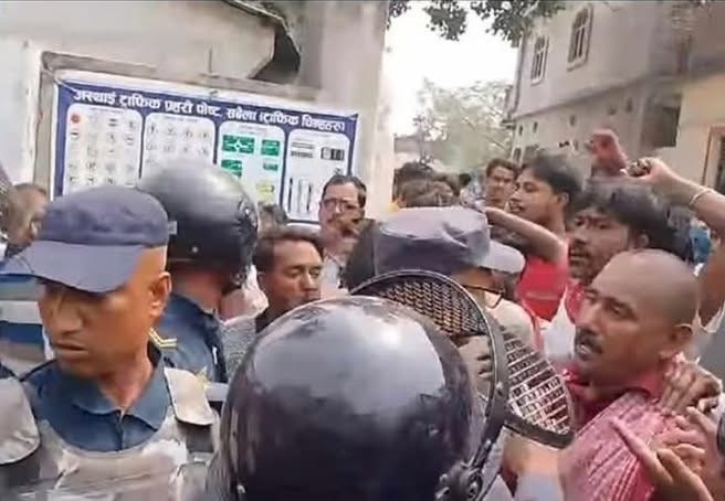 प्रहरीले चलाएको गो’ली युवकको मलद्वारमा लागेपछि…