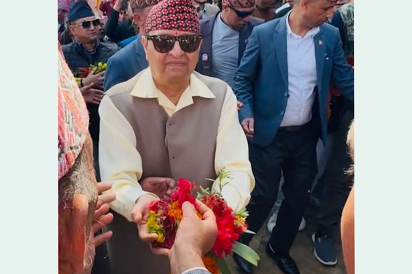 पूर्वराजा ज्ञानेन्द्र शाहले गरे गोरखकाली मन्दिरमा पूजा