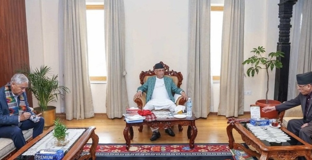 प्रचण्ड काठमाडौँ फर्किएपछि प्रमुख तीन दलका शीर्ष नेताबिच छलफलको तयारी