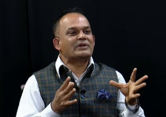 कुलमानको वर्खास्तगी समर्थन गर्दै पूर्व कार्यकारी निर्देशक काफ्लेले भने, ‘दीपक खड्का कसैको निगाहमा मन्त्री बनेको होइन’