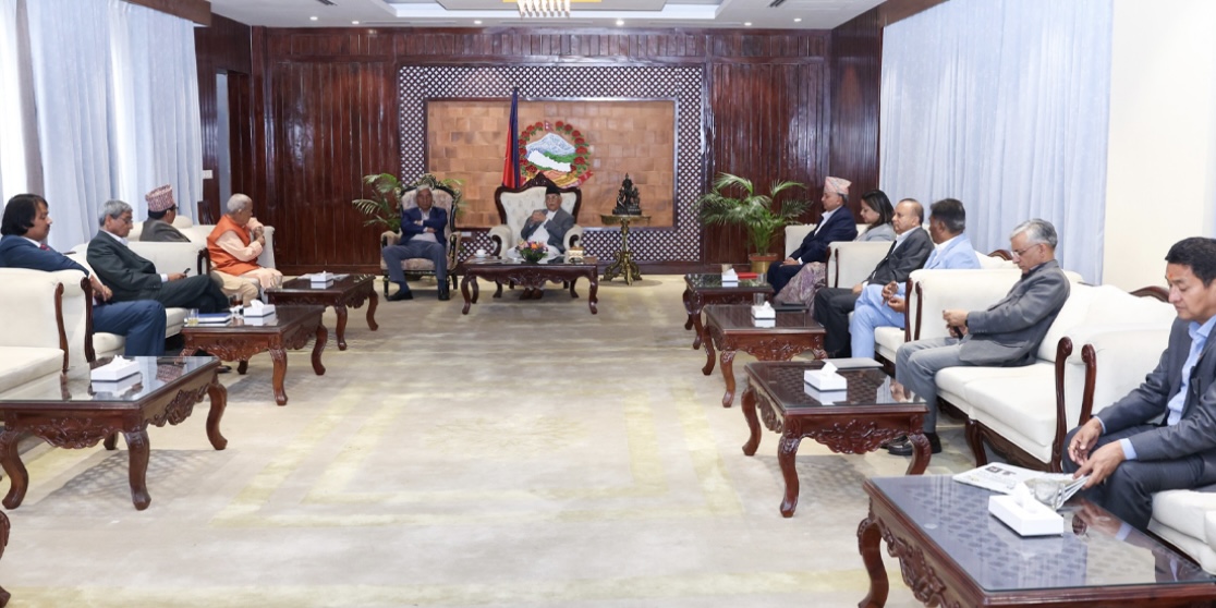 कुलमान घिसिङलाई हटाउने निर्णयपछि विकसित राजनीतिक घटनाक्रमबारे छलफल गर्न सत्ता गठबन्धनको बैठक सुरु