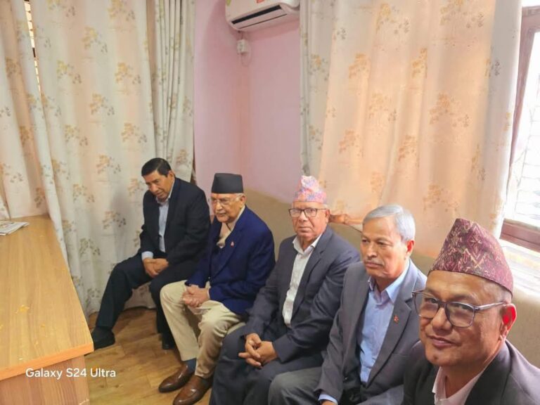 माधव नेपालको पार्टी कार्यालयमा पुगे प्रधानमन्त्री ओली, भीम रावलपनि सँगै देखिए