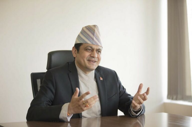 शक्तिशाली दीपक भट्टको दबाब थेग्न अर्थमन्त्री पौडेललाई हम्मेहम्मे, भाइ सुशिललाई गभर्नर बनाउन प्रस्ताव