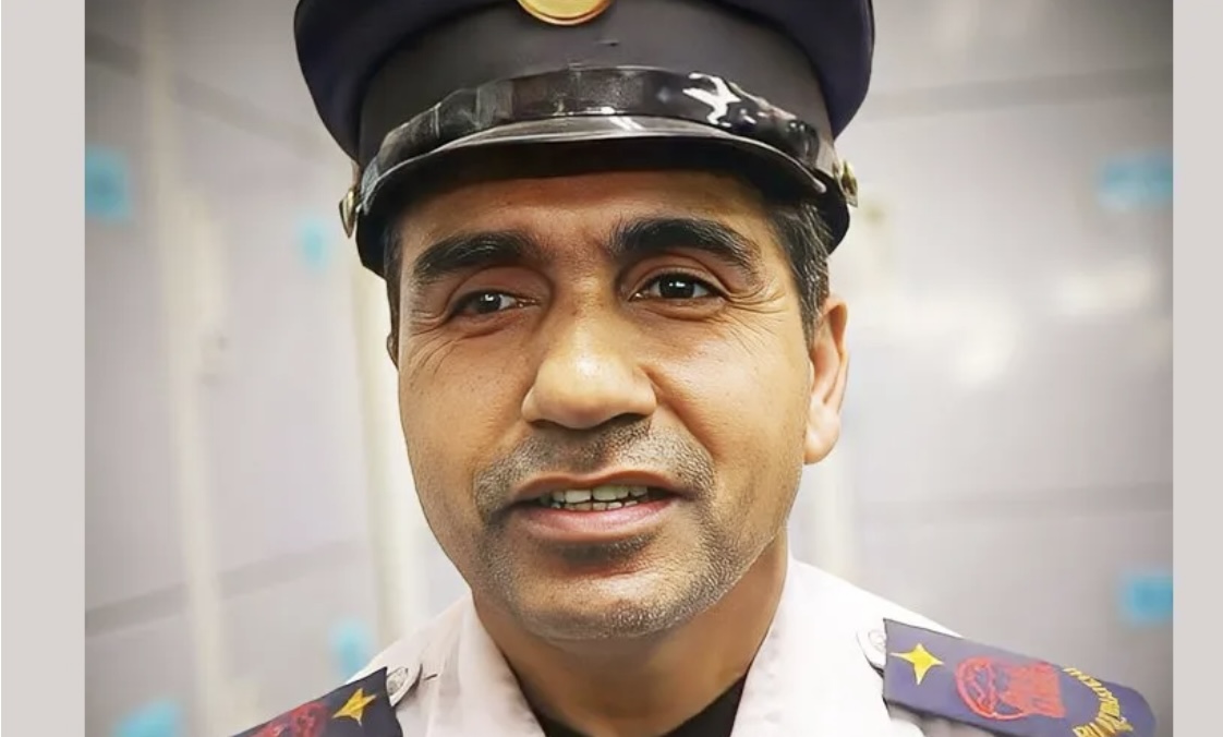 लुटपाटका क्रममा साहसिक प्रदर्शन गर्ने भाटभटेनीका सुरक्षा गार्डलाई ५ लाख नगद रुपैयाँ पुरस्कार र पाँच ग्रेड बढुवाको सम्मान