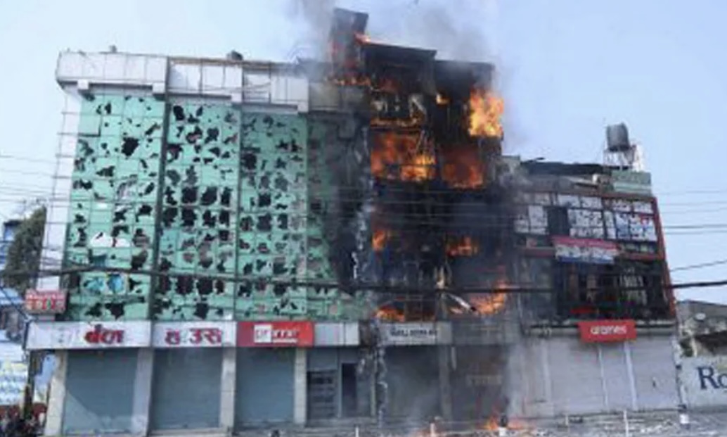 भाडा नतिरी भागेका मान्छेले जलाए तीनकुनेको घर, दुर्गा प्रसाईंका मान्छे भएको पुष्टि