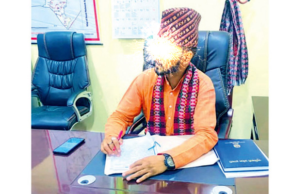 गाउँपालिका अध्यक्षविरुद्ध बेहोस बनाई युवतीलाई गोठमा बलात्कार गर्ने  जाहेरी प्रकरण के हो?