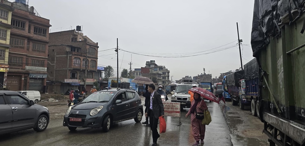 साँगामा गयो पहिरो, अरनिको राजमार्गको भक्तपुर खण्ड अबरुद्द