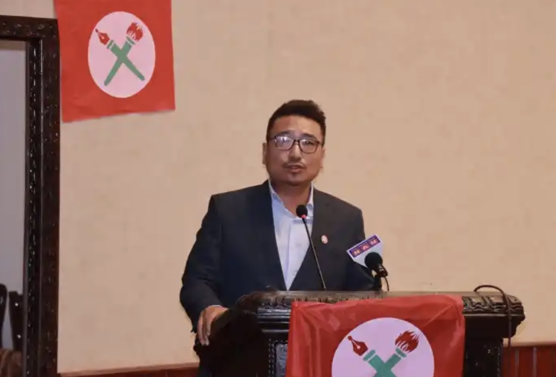 प्रहरीको गोली लागेर घाइते भएकी रेविकाको शिक्षादीक्षा र रोजगारीको जिम्मा नेविसंघले लिने अध्यक्ष शेर्पाको उद्घोष