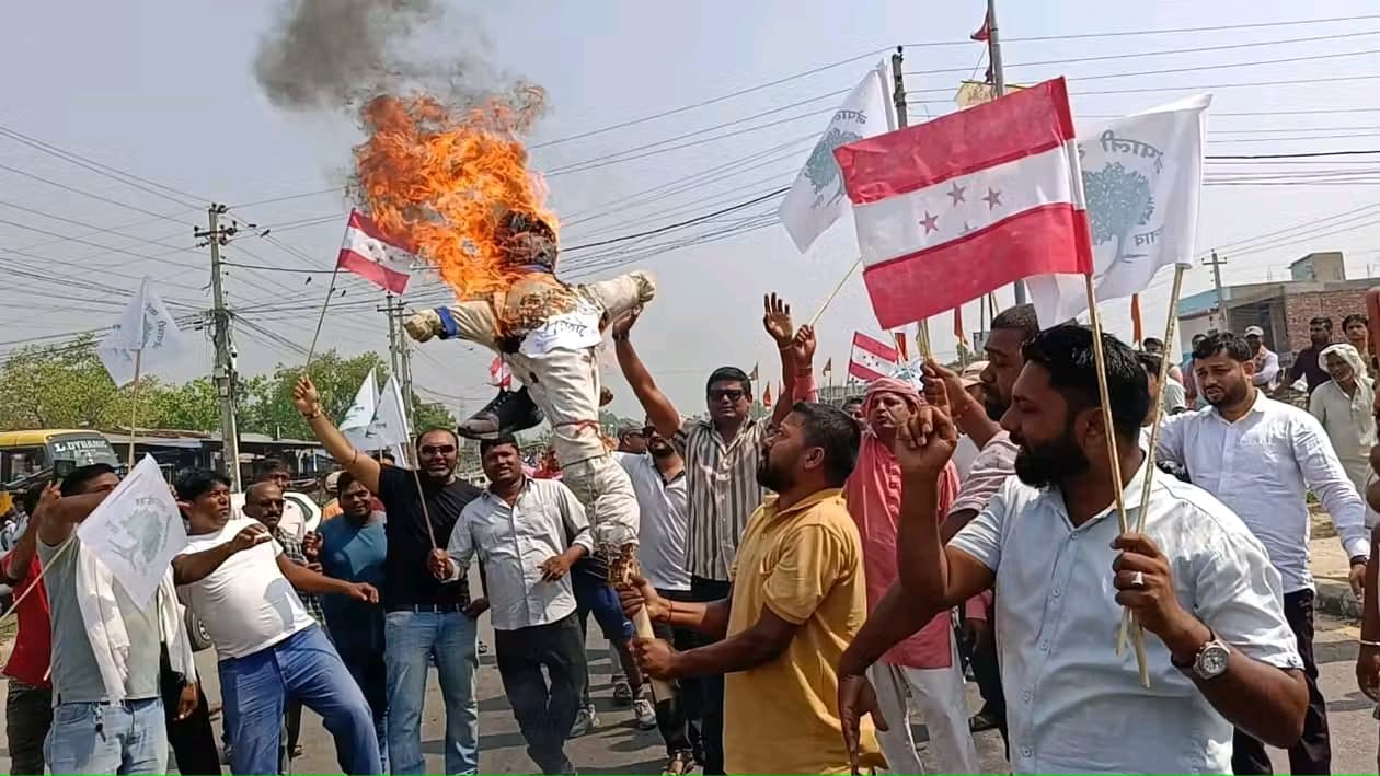 राजेन्द्र लिङ्देनको पुतला कांग्रेसले  यसरी जलाएपछि…