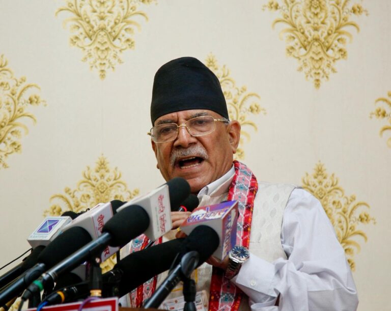 प्रधानमन्त्री ओलीले शिक्षक नेताहरुलाई ‘प्रचण्डको निर्देशन मान्ने तिमीहरु, उतै जाओ’ भनेर लज्जित बनाउनुभयोः प्रचण्ड