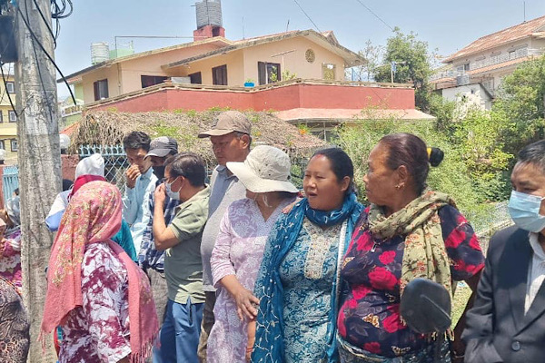 सेना प्रमुखको फोटोमा जुत्ता प्रहार