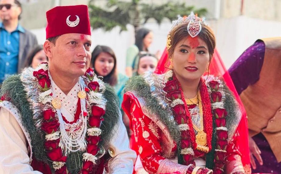 कोशीका पूर्वमन्त्री खत्रीले गरे अन्तरजातीय विवाह, भोजमा हुने खर्च वृद्धाश्रमलाई