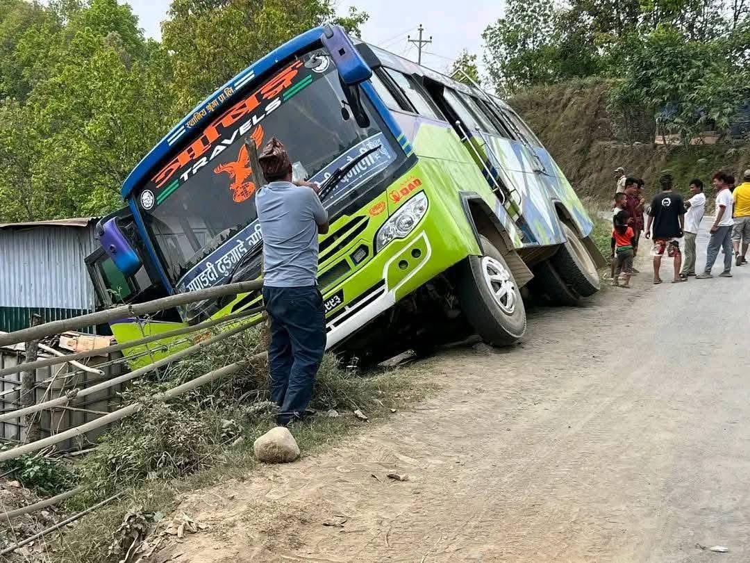 भिमादको सेर्कामा बस दुर्घटना