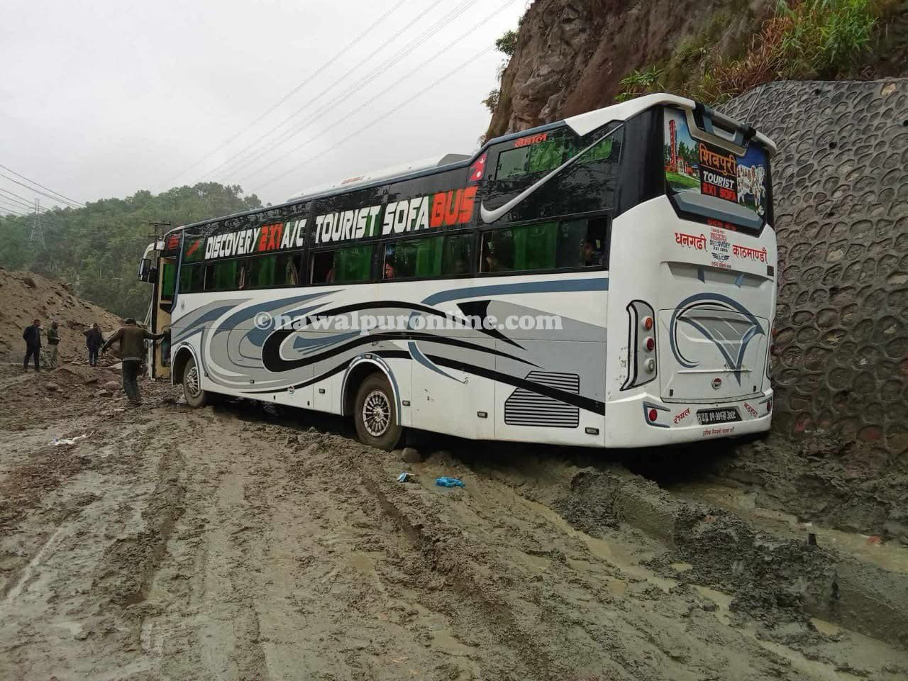दाउन्ने सडकखण्ड पूर्ण अवरुद्ध