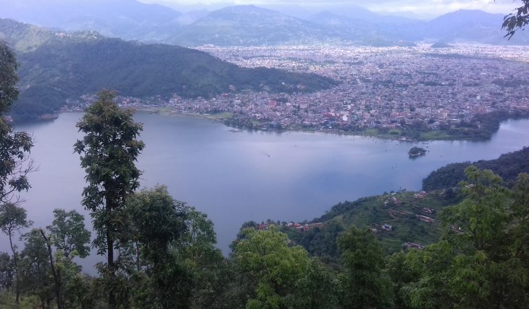 फेवातालमा पर्यटक सवार डुङ्गा पल्टियो