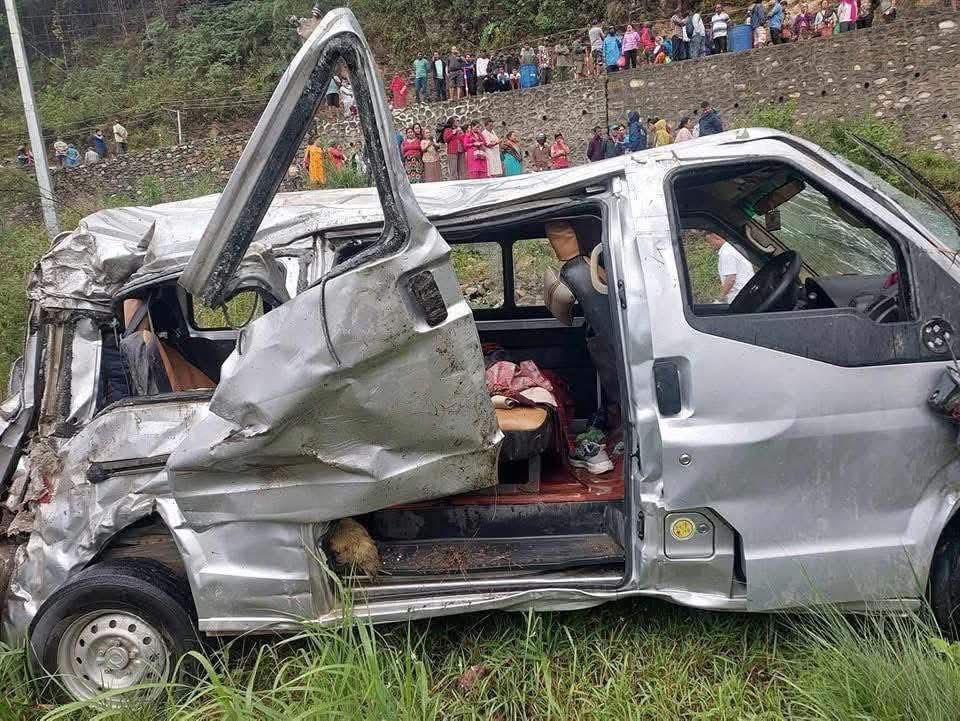 पोखरामा ईभी माइक्रो दुर्घटना, तीनजनाको मृत्यु
