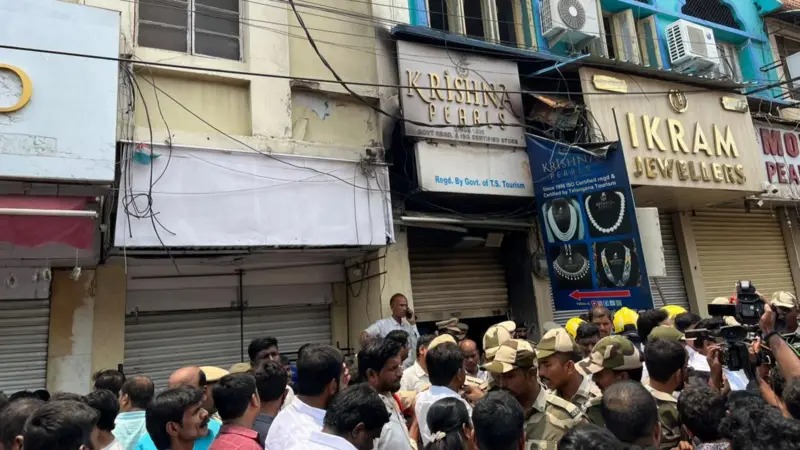 भवनमा आगलागी हुँदा ८ जनाको मृत्यु, १७ जना घाइते