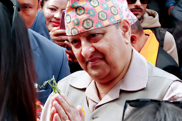 अनिश्चितकालीन जनआन्दोलन’को पूर्वसन्ध्यामा प्रमुख राजावादी नेताहरूसँग पूर्व राजाको रणनीतिक भेट