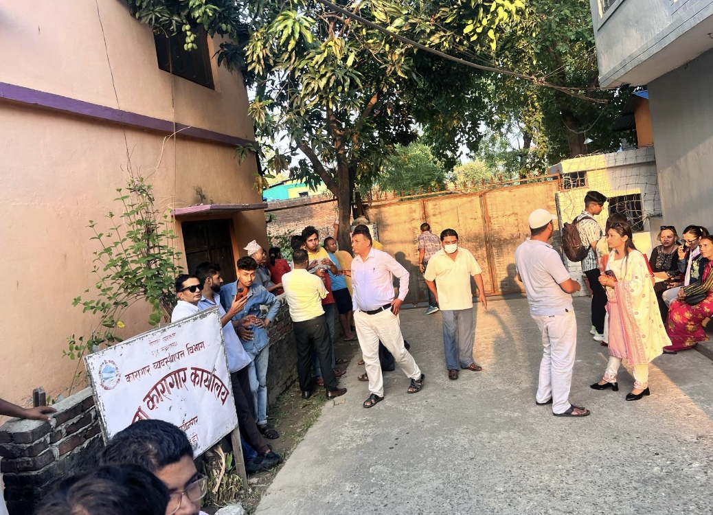 रवि लामिछानेको मुद्दामा सर्वोच्चले आदेश सुनाउने भएपछि रुपन्देही कारागार अगाडि समर्थक भेला