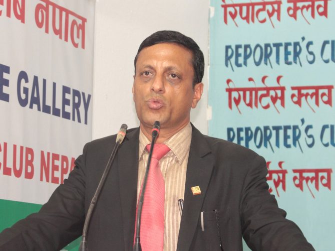 गृह प्रशासनले रेशम चौधरी र उनको परिवारसमक्ष माफी माग्नुपर्छः वरिष्ठ अधिवक्ता भट्टराई