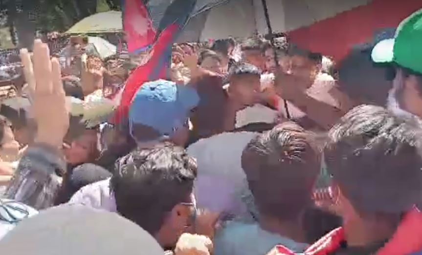 राजावादीको आन्दोलनमा झडप, सिक्री चोरेको भन्दै एक व्यक्तिमाथि कुटपिट