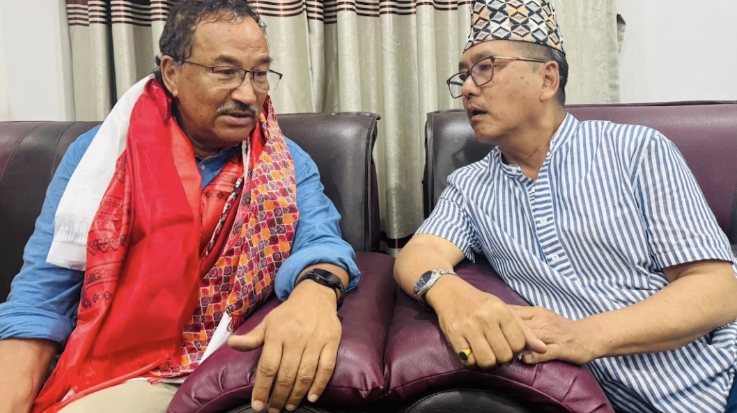 हिरासतबाट छुटेपछि कमल थापालाई राति नै राप्रपा कार्यालयमा लिङ्देनको स्वागत