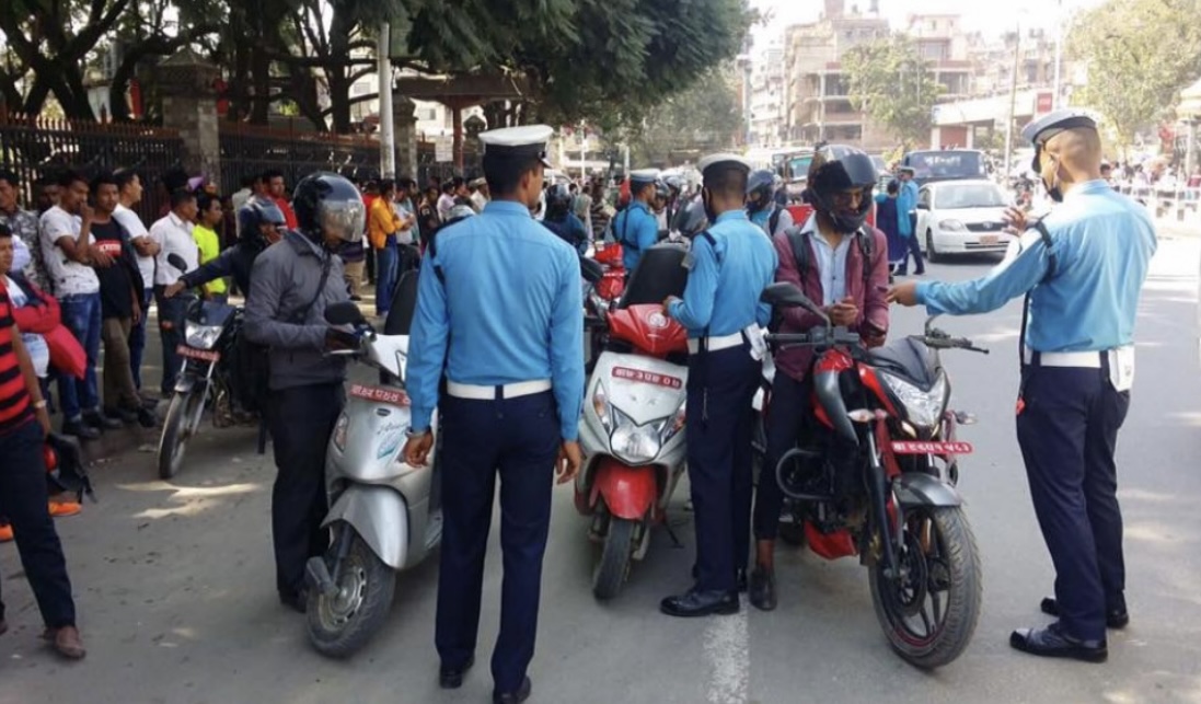 यात्रु ठग्ने इन ड्राइभ चालक कारबाहीमा, आठ सवारी नियन्त्रणमा