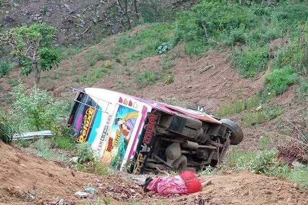 दर्केखोलामा बस दुर्घटना,एक जनाको मृत्यु