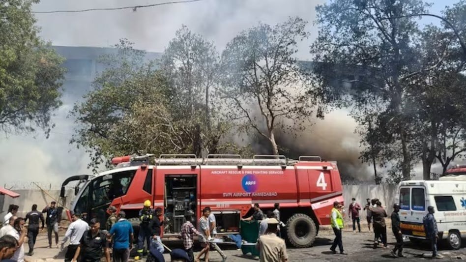 अहमदाबाद विमान दुर्घटना अघि पाइलटले एटीसीलाई पठाएका थिए यस्तो सन्देश