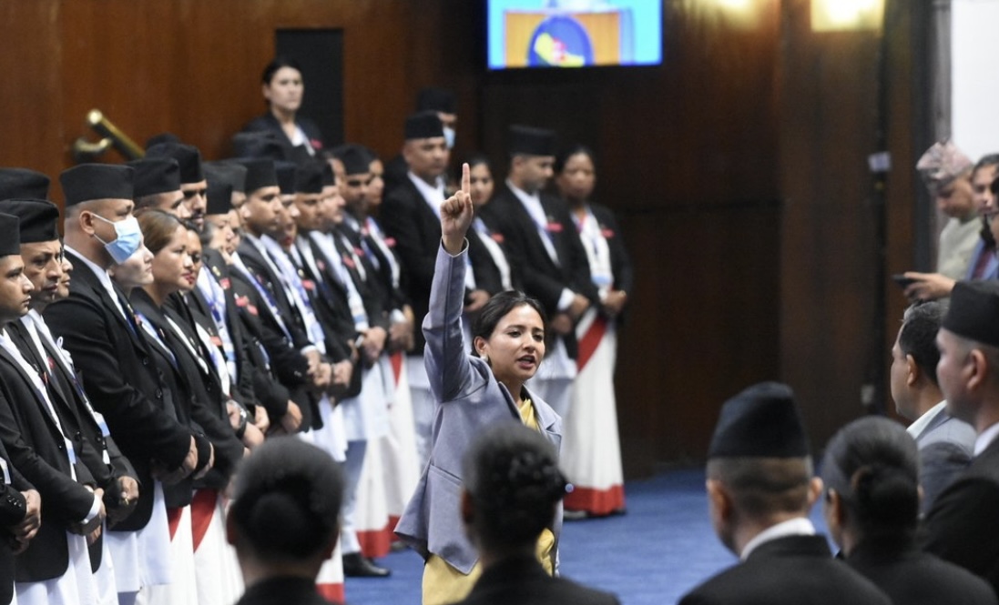 संसद्‌मा रास्वपाको ‘दोहोरो चरित्र’ : सत्तापक्ष बोल्दा नाराबाजी, माओवादी बोल्दा चुपचाप