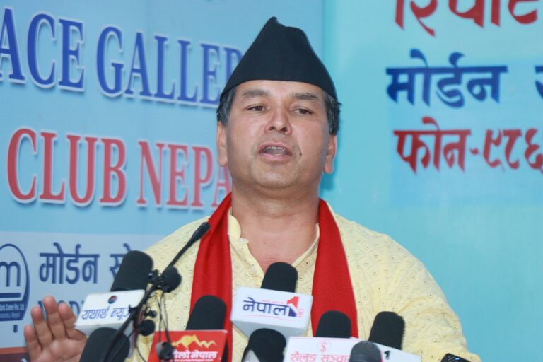 प्रचण्डलाई कांग्रेस नेता रसाइलीको सुझावः प्रतिपक्षमा बस्नै नसक्ने रोग लागेको छ भने देउवा-ओलीसँग कुरा गर्नुस्