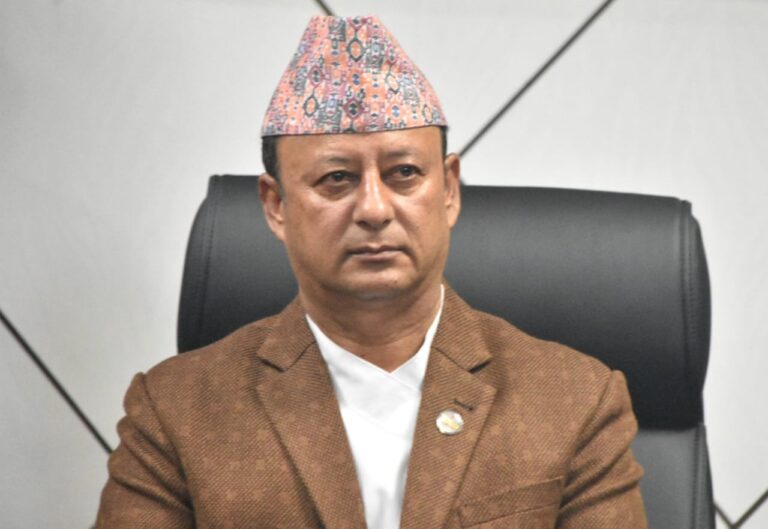 गगन थापाको नेतृत्वमाथि दीपक खड्काको प्रश्न : : ‘सामाजिक सञ्जालको भरमा पार्टी चल्दैन, देउवाबाट सिक’
