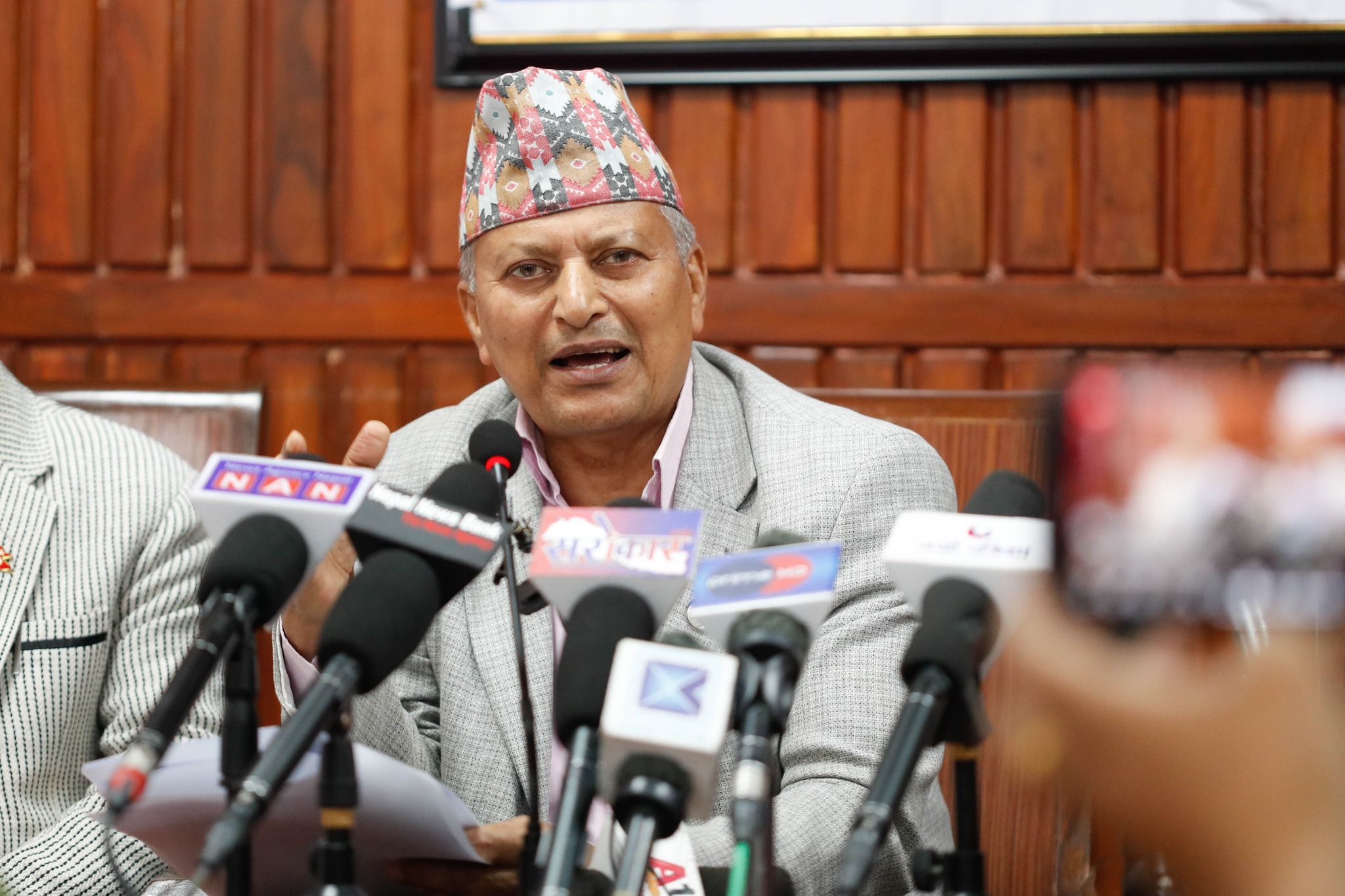 घुस काण्डपछि मन्त्रीको प्रष्टोक्ति : जाँड खुवाएर अडियो बनाइयो