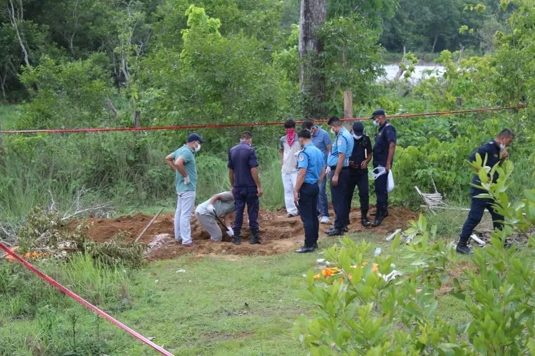 हत्या गरि दाहसंस्कार गरेर खाल्डोमा गाडिएको अवस्थामा प्रहरीले निकाल्यो शव
