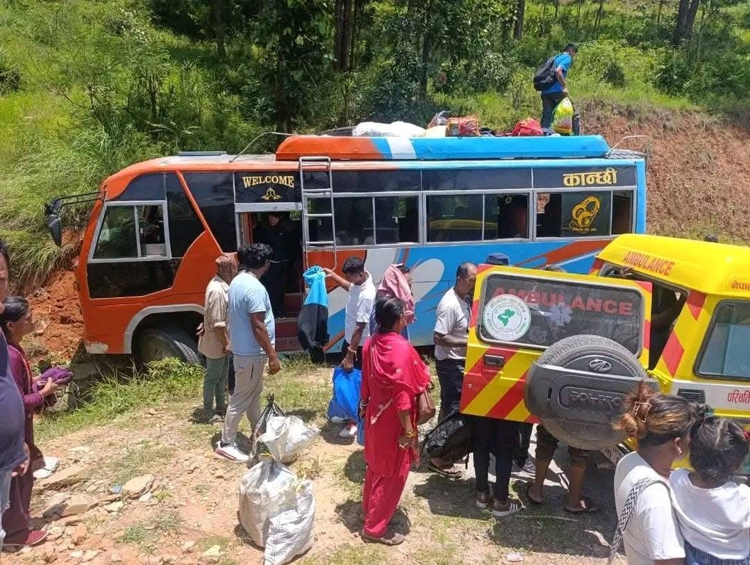 काठमाण्डौको लागी छुटेको बस दुर्घटना,२३ जना घाइते