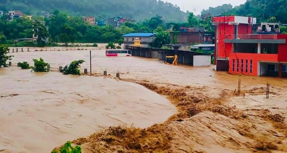 आज,भोलि र पर्सि देशभर अत्याधिक वर्षा भई नदीहरुमा पानीको सतहले सतकर्ता बिन्दु पार गर्नसक्ने