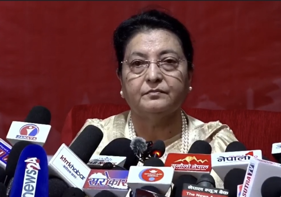 एमालेको निर्णयपछि विद्याको पहिलो पत्रकार सम्मेलन (लाइभ)
