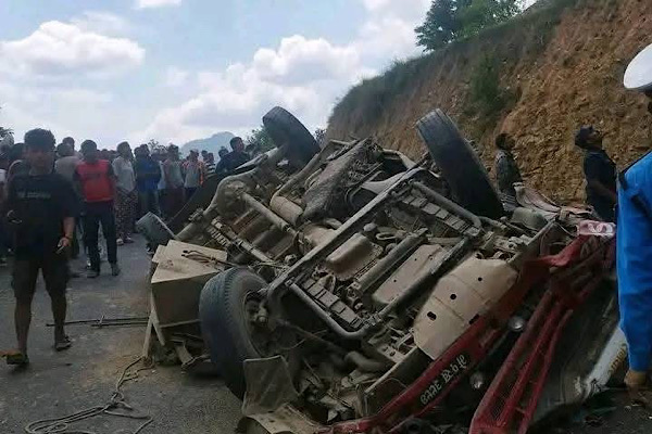 यात्रु बोकेको सवारी २५ मिटर खसेपछि…