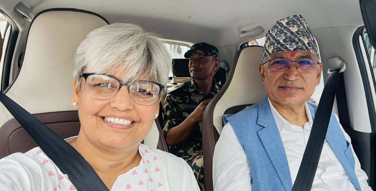 एमाले रुपन्देहीकी पूर्व सचिवालय सदस्यको ट्याक्सीमा अर्थमन्त्री पौडेल
