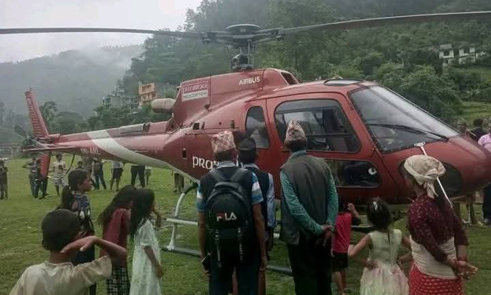 बिरामी बोकेर काठमाडौं उडेको प्रभुको हेलिकप्टर दैलेखमा आकस्मिक अवतरण