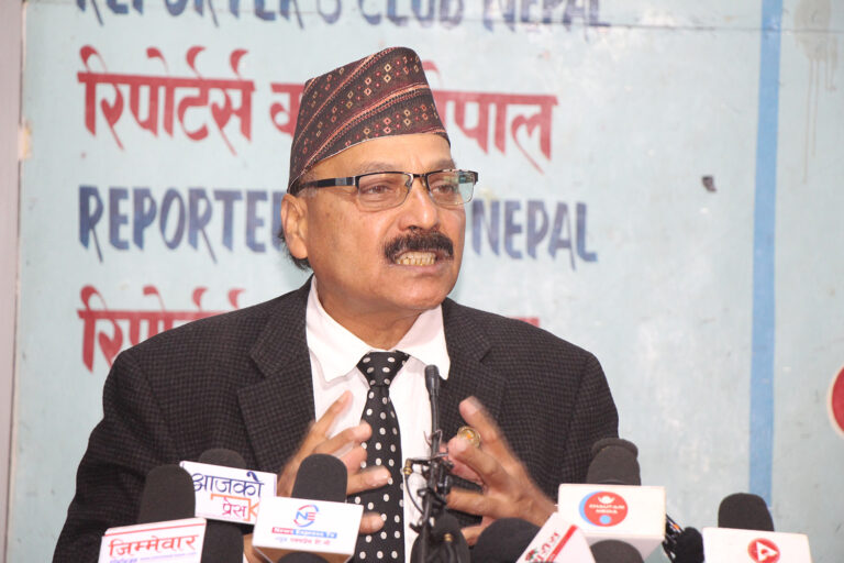 विद्या भण्डारीले पदको गरिमा राख्न नसकेको वरिष्ठ अधिवक्ता त्रिपाठीको दाबी, एमालेको तल्लो कमिटीमै चुनाव हार्न सक्ने खतराको संकेत