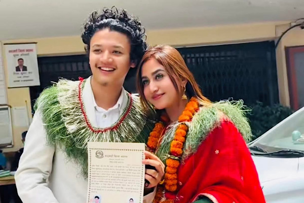 अन्ततः आयुष अलिजेले गरे विवाह