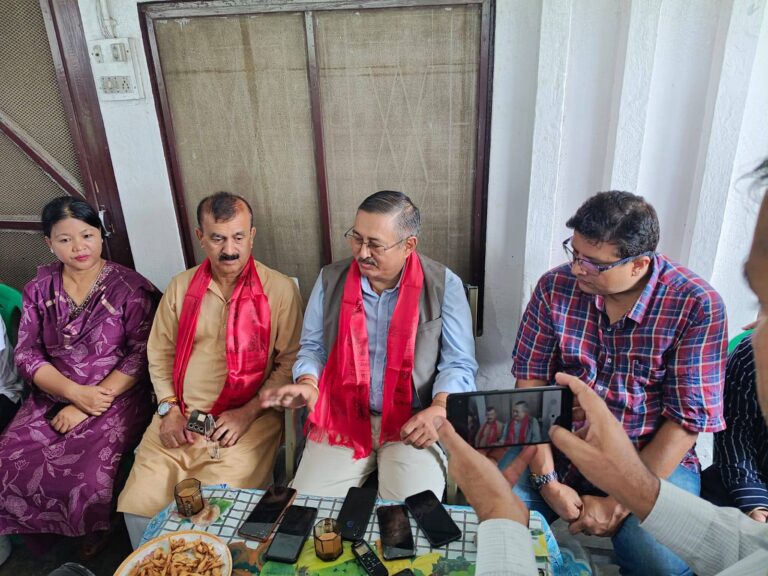 खाँणको सक्रियता बढ्यो, महेन्द्र यादव लिएर कोइराला निवासमा