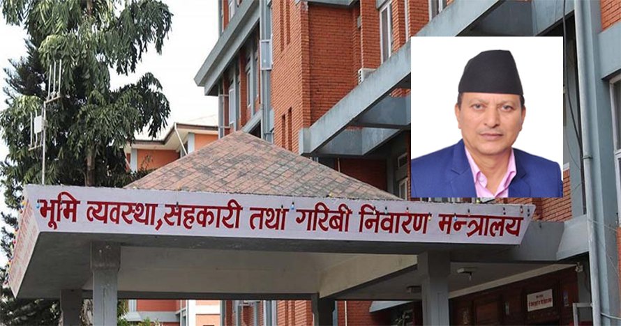 भूमीमन्त्री अधिकारीले ३२ लाख घुस रकम लिएको अडियो सार्वजनिक