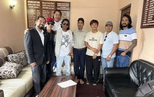 श्रोता तथा दर्शकसँग माफी माग्दै गायक अनिल सिंहले हटाए आत्महत्या सोचको भिडियो