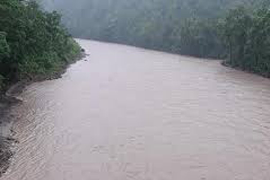 पुलबाट हाम फालेर १५ वर्षीया किशोरी कर्णालीमा बेपत्ता, गोताखोर झिकाउने तयारी