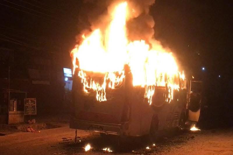 बाराको नौतन स्थित पार्किङ गरी राखेको एउटा बसमा आगलागी