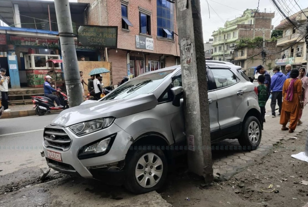 धान बोकेर मिलतर्फ जाँदै गरेकालाई जोरपाटीमा कारले दियो ठक्कर, कारमा थिए श्रीमान-श्रीमती