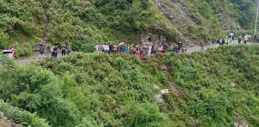 जिप दुर्घटना हुँदा १० जना घाइते ,४ जनाको अवस्था गम्भीर